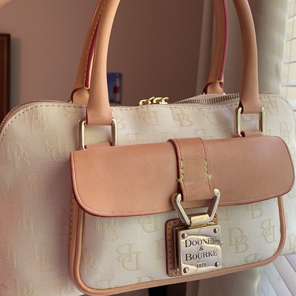 DOONEY & BOURKE SMALL DOMED POCKET SATCHEL - Picture 2 of 16